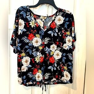 NWOT “Lavish” Floral Knit Short Sleeve Top